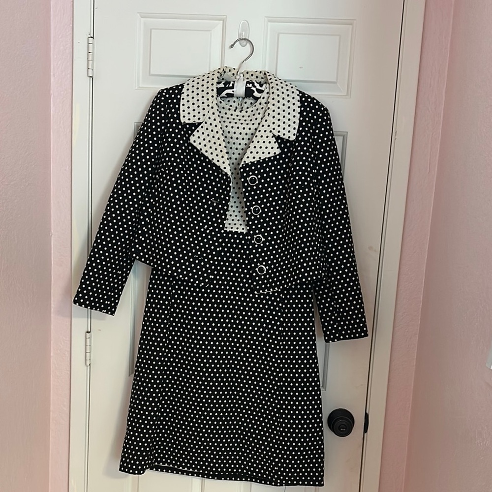 Black and White Long Sleeve Sheath Dress with Notched Collar